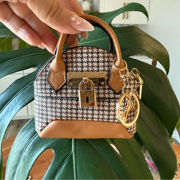 Stylish KEYCHAIN Tan and Black Mini tote Bag - Picture 2 of 4